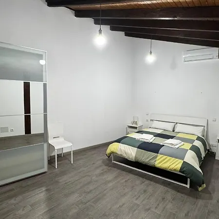 Plaza La Reina 3th Floor & No Elevator * Valenza