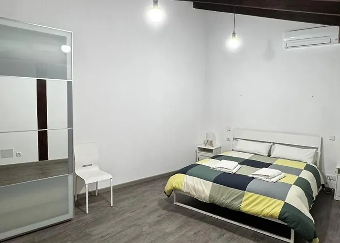 Plaza La Reina 3th Floor & No Elevator * Valence